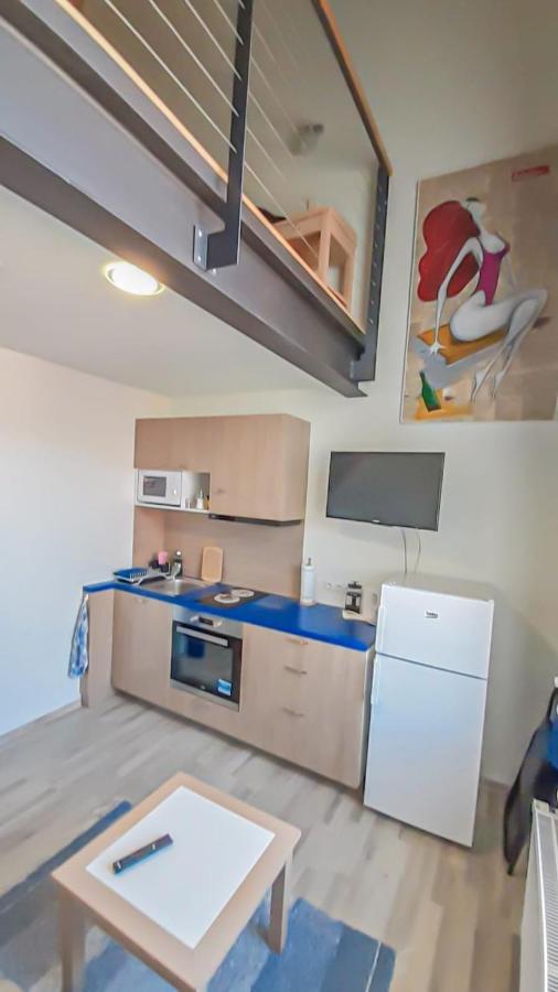 City Beach Apartment Talin Exterior foto
